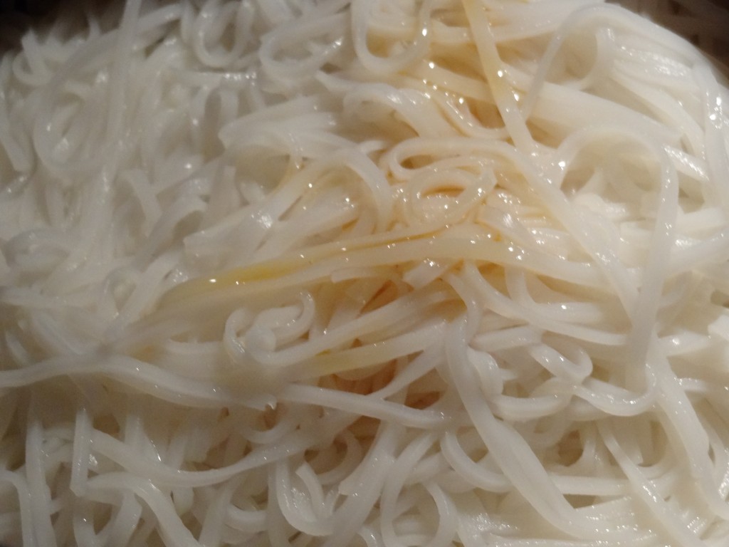 Nouilles de riz sautées aux champignons
