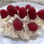 Meringues aux amandes chantilly framboises