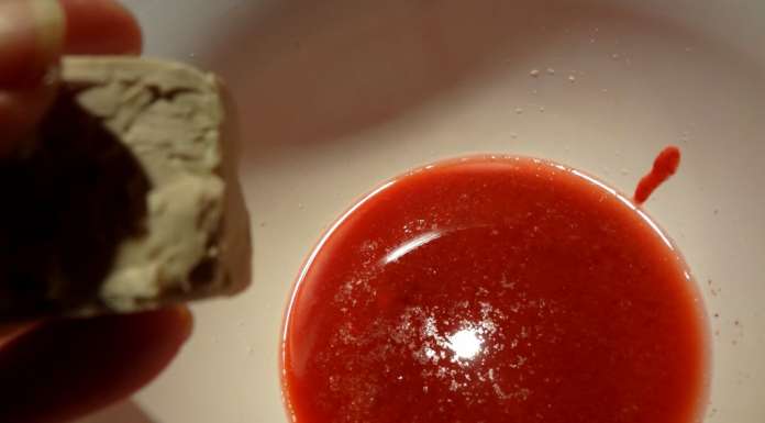 Pain girly facile au coulis, framboises et pralines 3