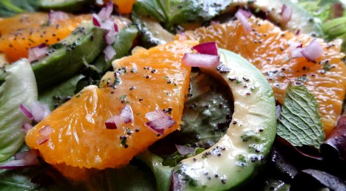 Salade d'orange et avocat sauce au pavot 