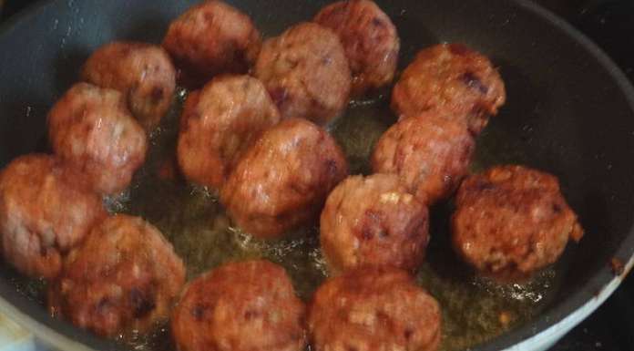 Boulettes de viande crème champignons faire dorer les boulettes